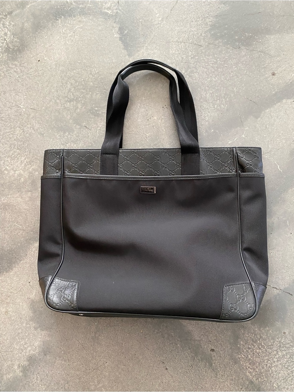 Gucci - Black Tote bag - Handbag 15”x14”
(Jul 026)
